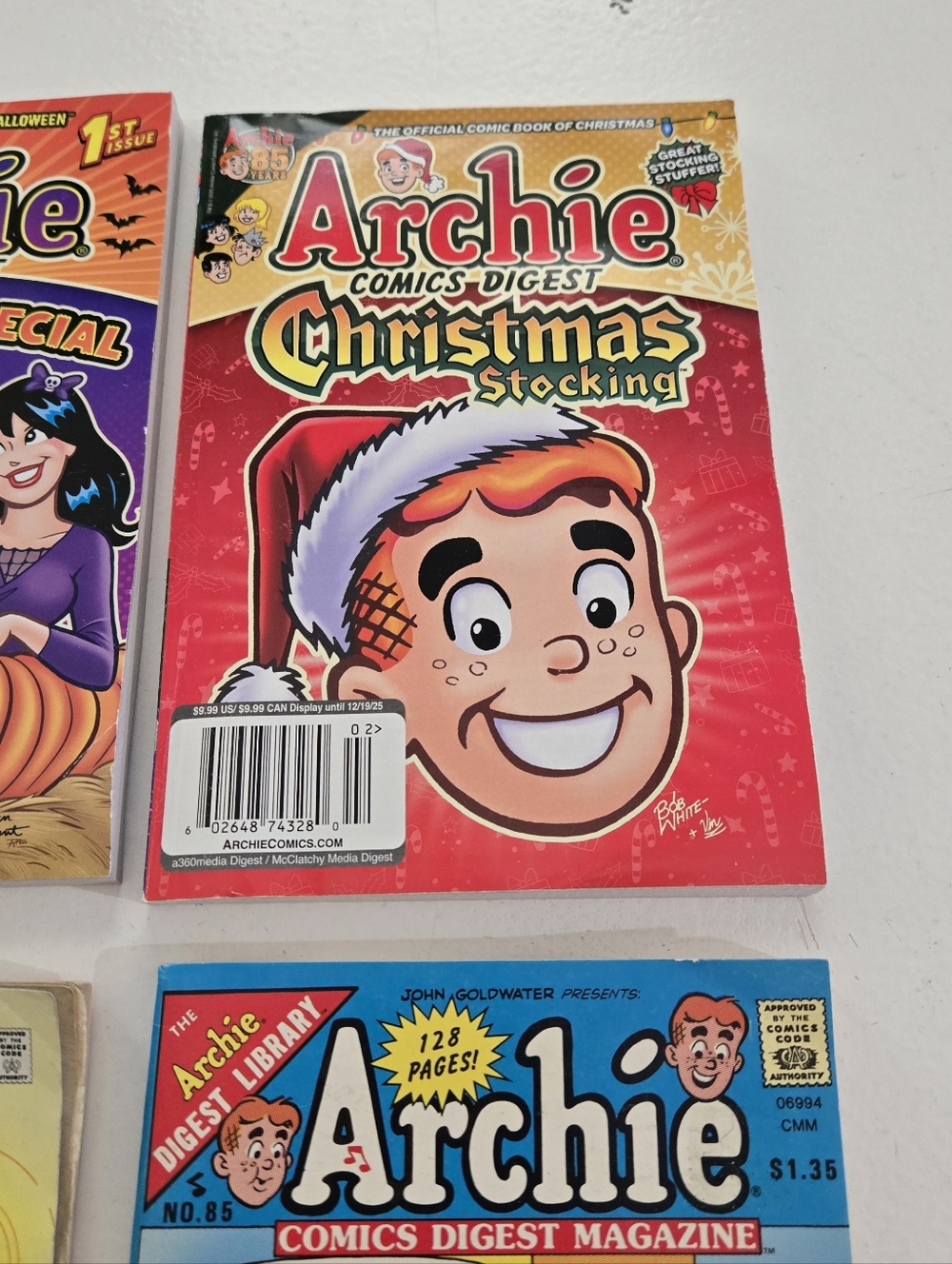 2 Archie Digest Comics Halloween Special Christmas 2 Archie Digest Magazines - Picture 4 of 9